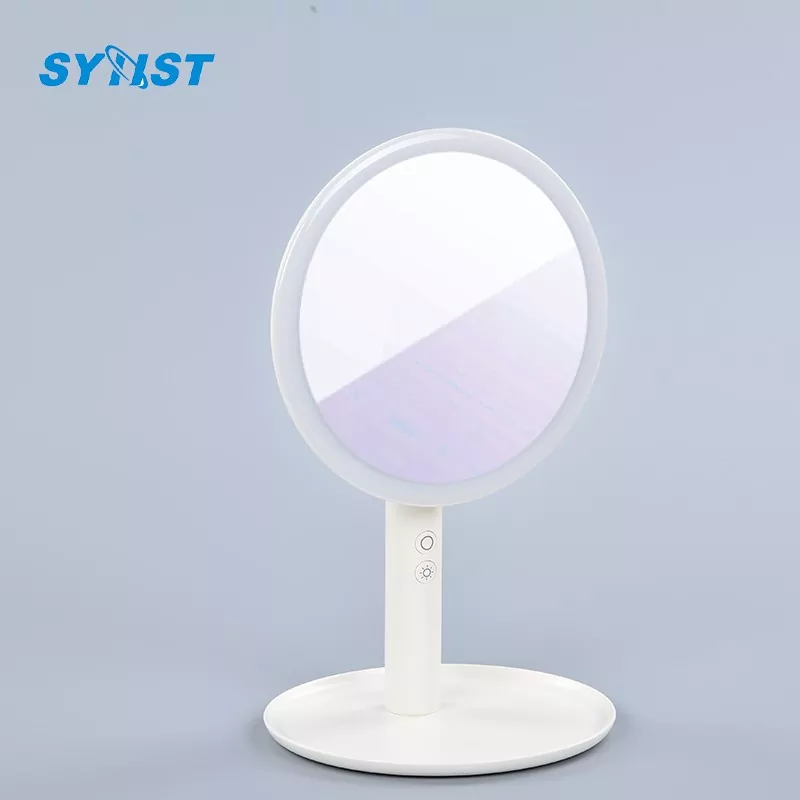 Kakšna je razlika med LED ogledalom za ličenje in navadnim toaletnim ogledalom z namizno svetilko?